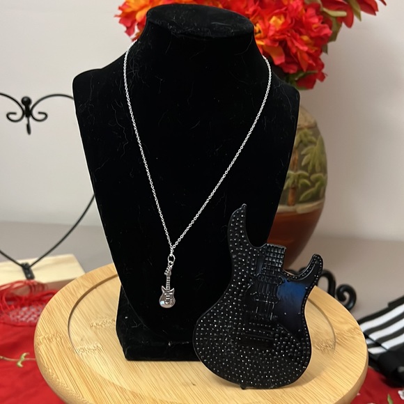 Guitar jewelry and buckle bundle - Picture 3 of 7